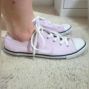 Converse Dainty  Chuck Taylor sneakers women's size 10